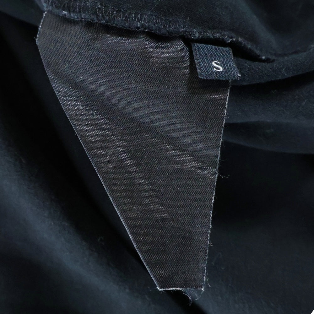 PRADA(プラダ) ラバーロゴ バックポケットデザイン クルーネック ロングスリーブ 長袖Tシャツ カットソー ブラック