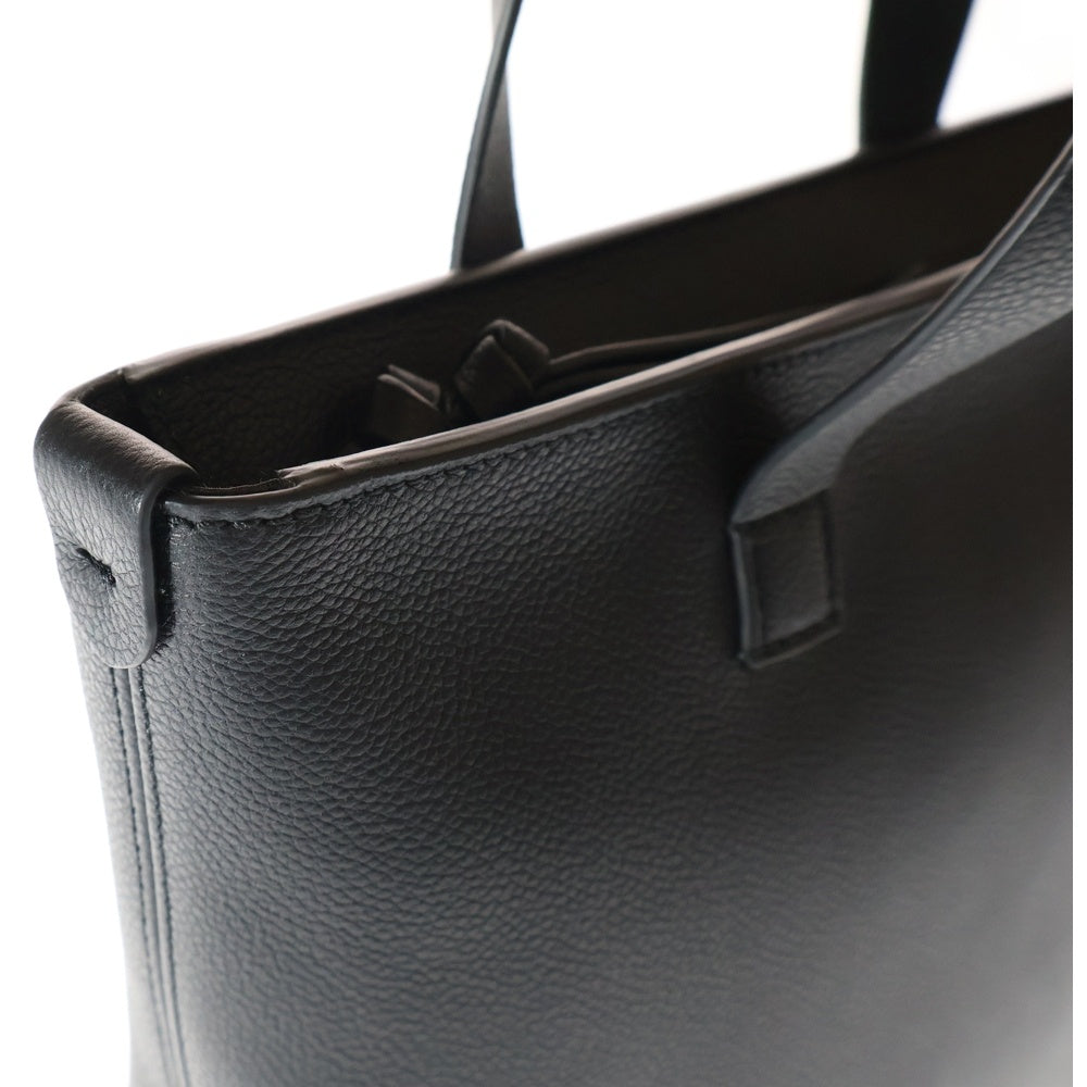 FENDI(フェンディ) FFスクエア レザーショッピングバッグ ハンドバッグ ブラック 7VA658