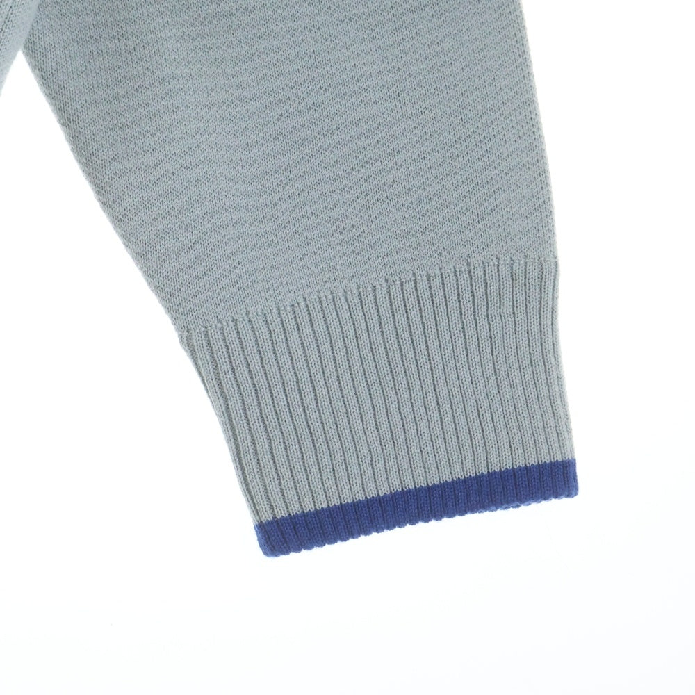 X-LARGE(エクストララージ) ロゴ刺繍 ウール クルーネック プルオーバー 長袖ニット セーター グレー 101221015001