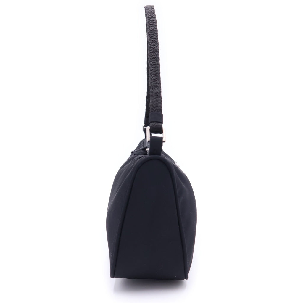 PRADA(プラダ) Re-Nylon トライアングルロゴプレート アクセサリーポーチ ハンドバッグ ナイロン シルバー金具 ブラック レディース