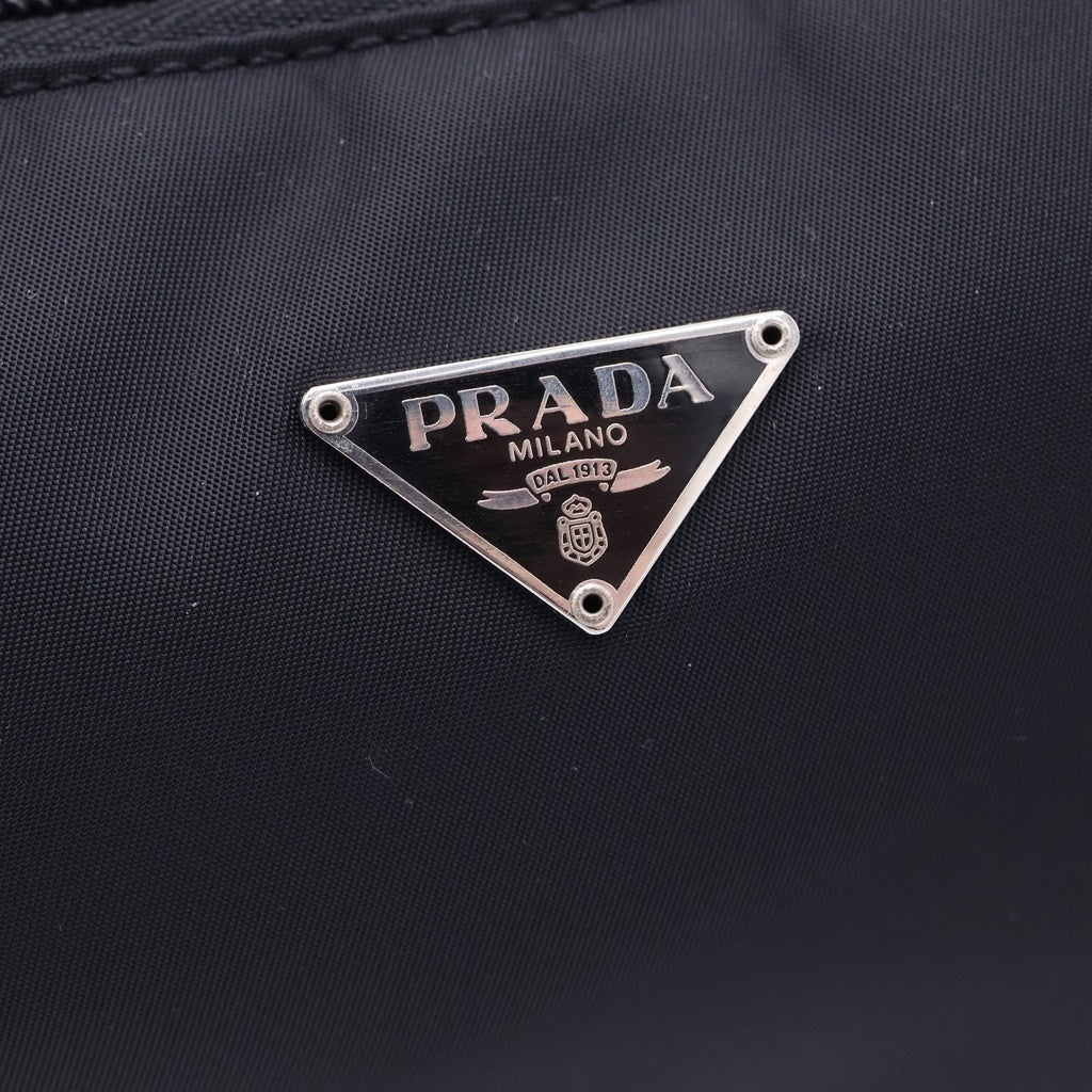 PRADA(プラダ) Re-Nylon トライアングルロゴプレート アクセサリーポーチ ハンドバッグ ナイロン シルバー金具 ブラック レディース