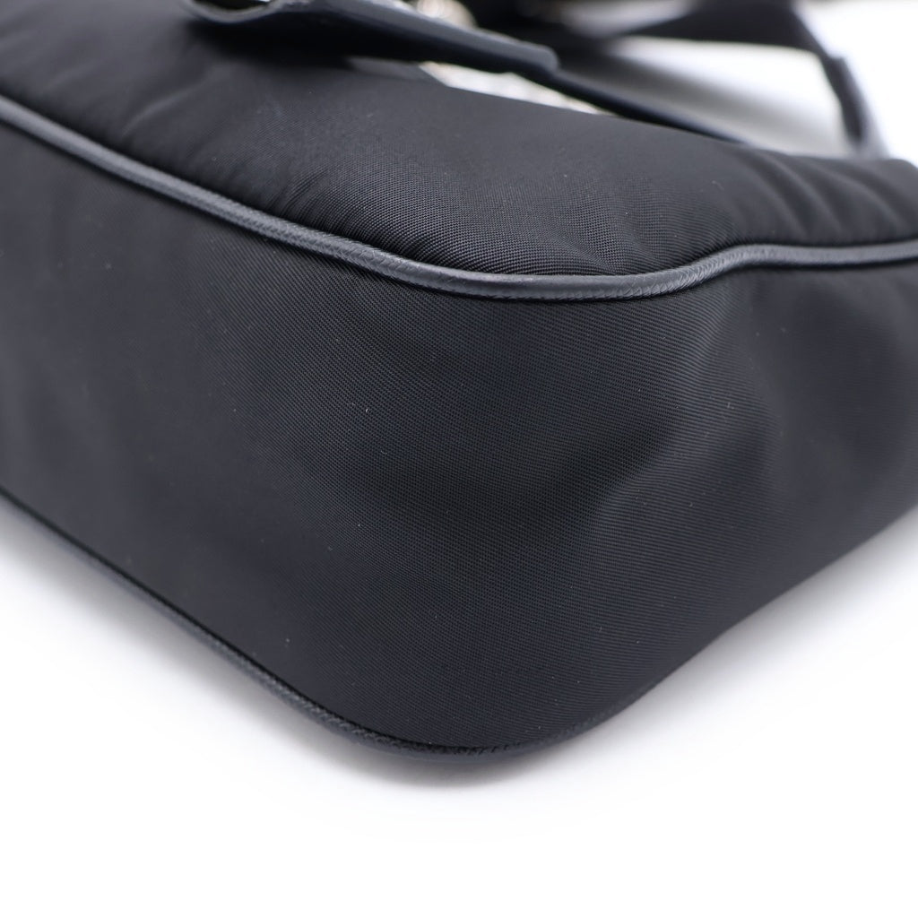 PRADA(プラダ) リナイロン トライアングルロゴ ショルダーバッグ ブラック ナイロン 1BH204 シルバー金具 レディース