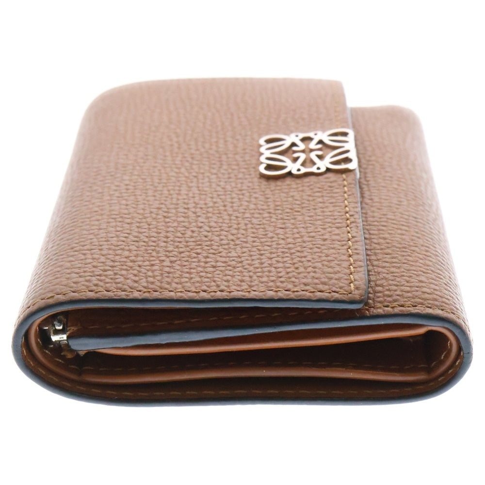 LOEWE(ロエベ) アナグラム バーティカルウォレット コンパクトウォレット スモール 三つ折り財布 ブラウン レザー シルバー金具