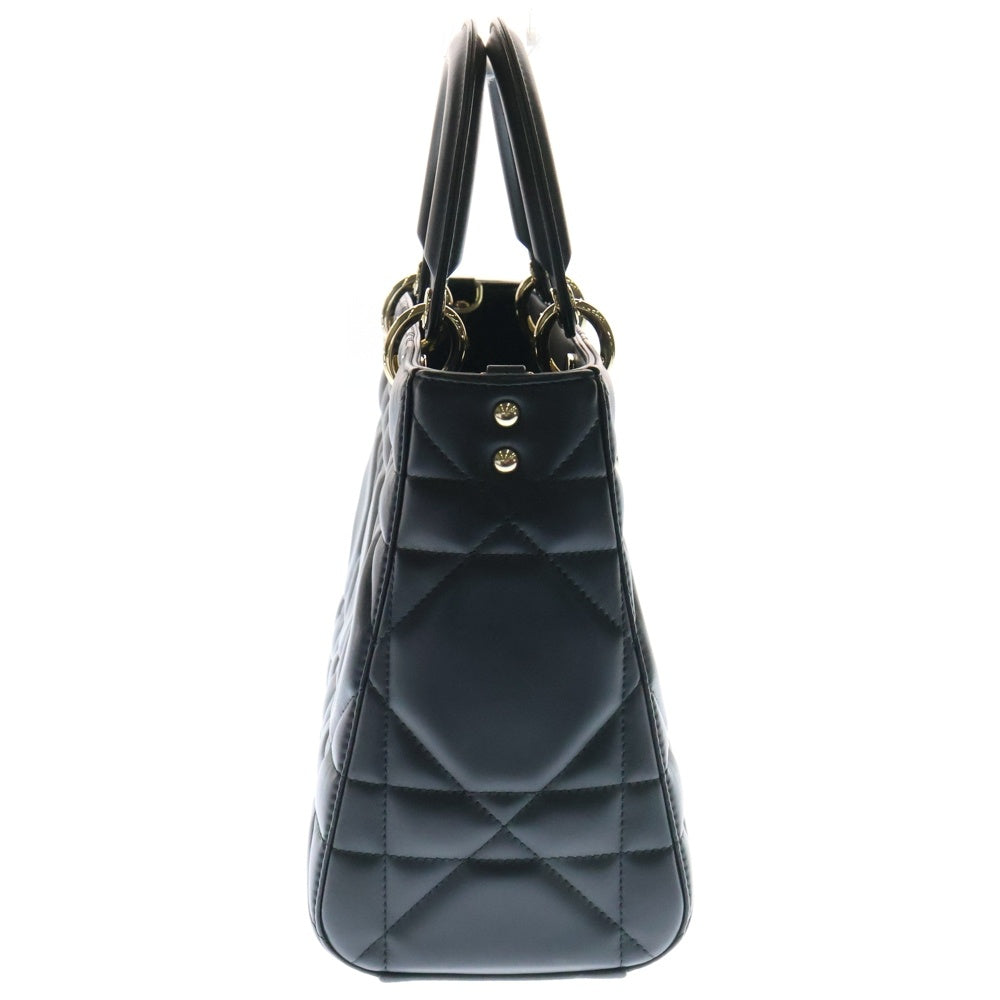 Christian Dior(クリスチャンディオール) Lady D-Sire ディーサイア ラージ ハンドバッグ ブラック カーフ ゴールド金具 CDラインストーン フラワーチャーム付き M1152OHOW_M900
