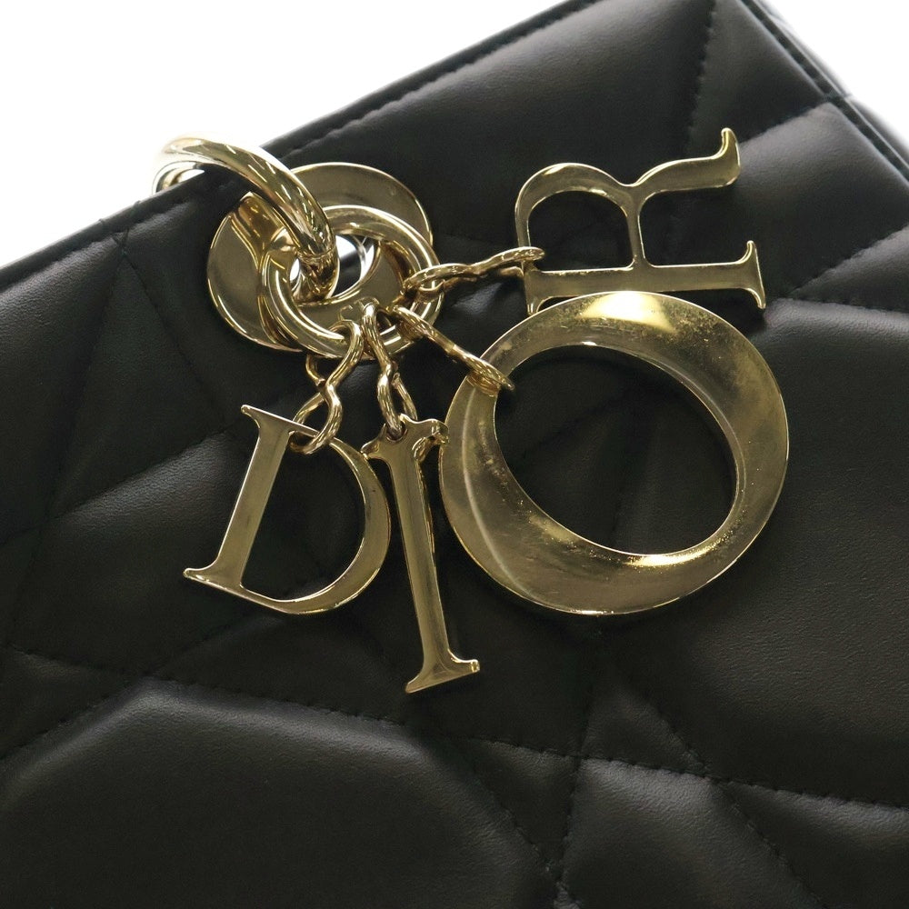 Christian Dior(クリスチャンディオール) Lady D-Sire ディーサイア ラージ ハンドバッグ ブラック カーフ ゴールド金具 CDラインストーン フラワーチャーム付き M1152OHOW_M900