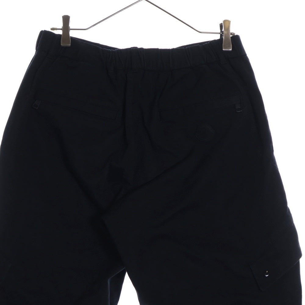 MONCLER(モンクレール) 22SS PANTALONE SPORTIVO ラバーワッペンロゴ マルチポケット ストレッチ コットン テーパード カーゴパンツ ブラック H10912A00003 54A1U