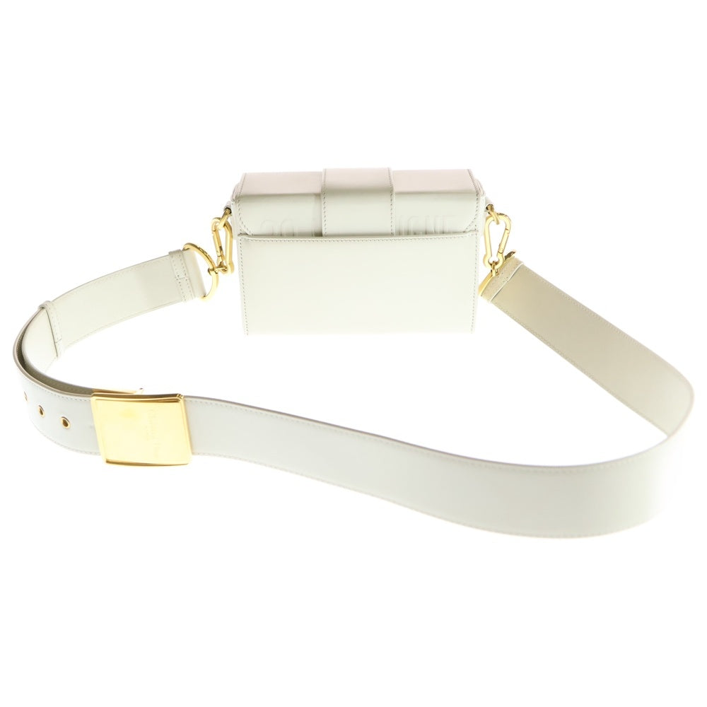 Christian Dior(クリスチャンディオール) 30モンテーニュ ショルダーバック ミニバッグ ホワイト レザー ゴールド金具