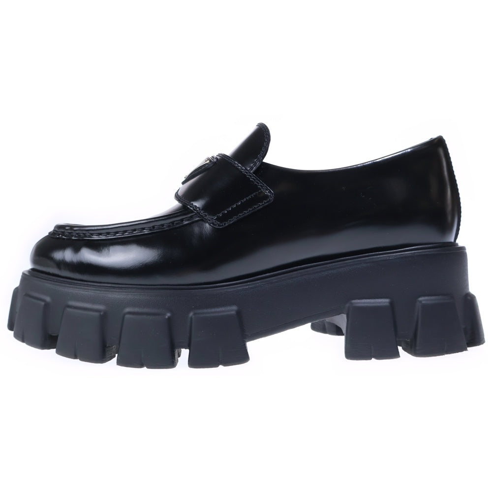 PRADA(プラダ) モノリス ブラッシュドレザー トライアングルロゴプレート ポインテッドトゥ 厚底シューズ ローファー ブラック レディース