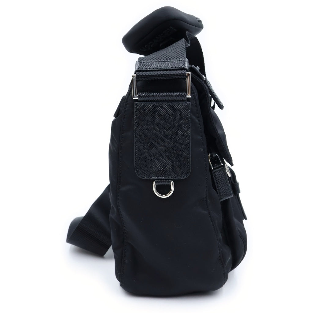 PRADA(プラダ) Re-Nylon トライアングルロゴ ショルダーバッグ ブラック テスート ポーチ 1BD994 シルバー金具 レディース