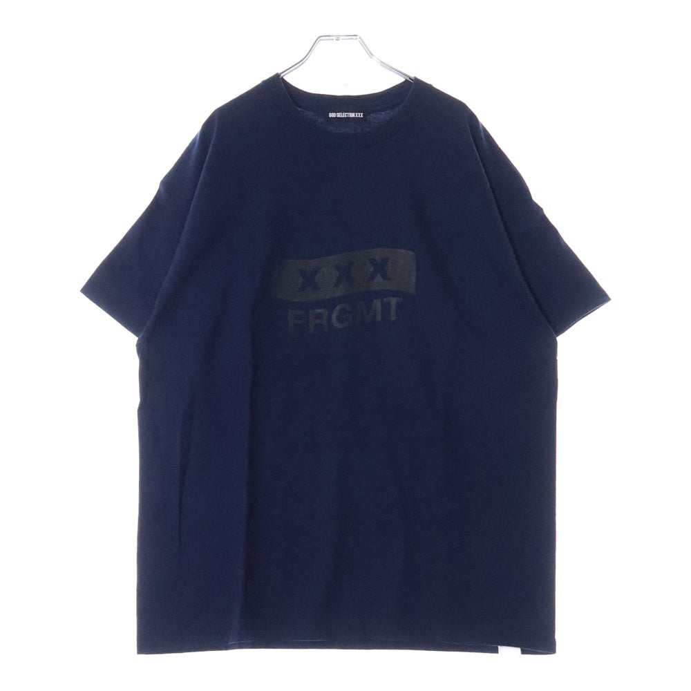 GOD SELECTION XXX(ゴッドセレクショントリプルエックス) x FRAGMENT フロント プリント Tシャツ 半袖カットソー ネイビー GX-S25-12FST-06