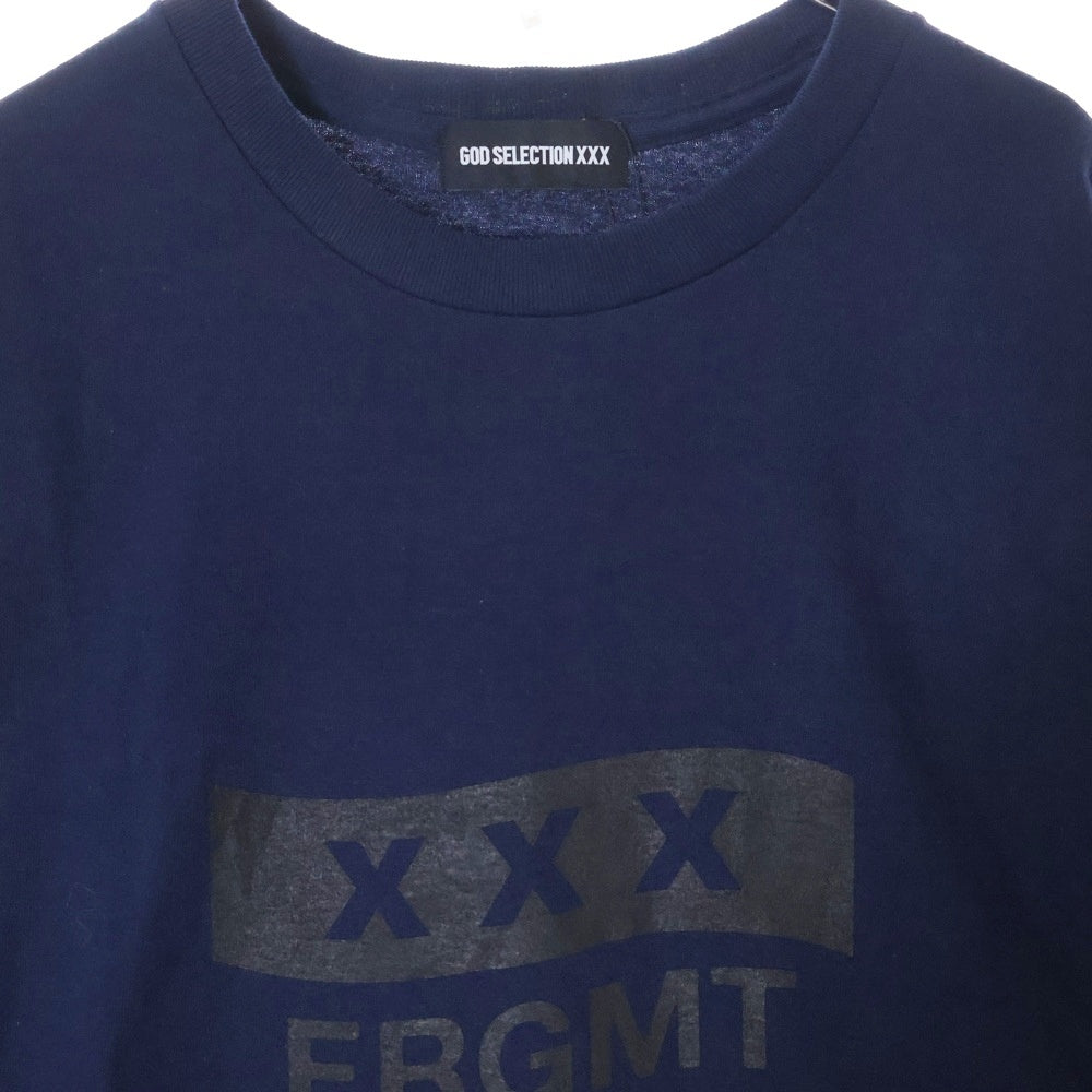 GOD SELECTION XXX(ゴッドセレクショントリプルエックス) x FRAGMENT フロント プリント Tシャツ 半袖カットソー ネイビー GX-S25-12FST-06