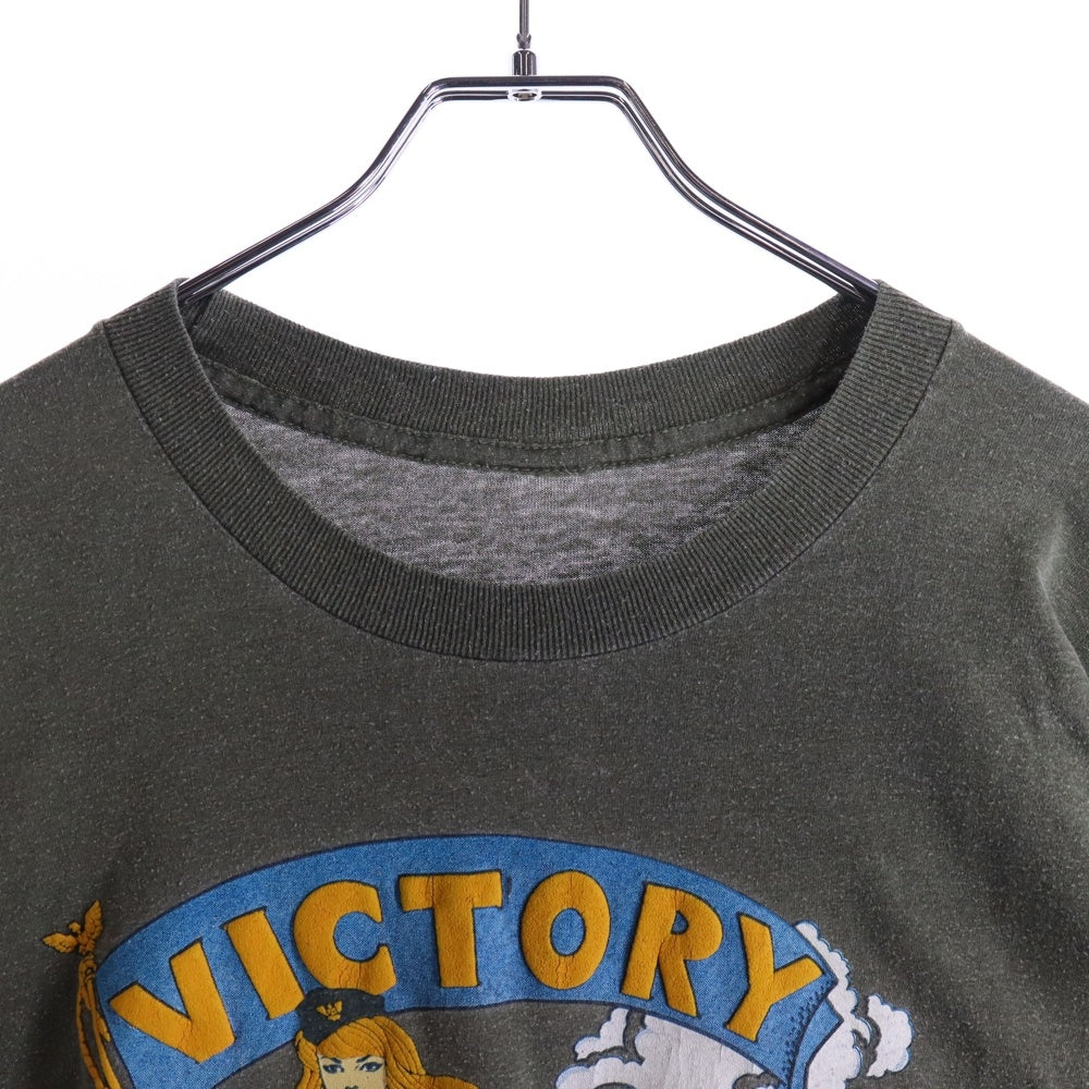 VINTAGE(ヴィンテージ) 90s VICTORY P-40 PIN UP GIRL ピンナップ ガール ヴィクトリー フロント プリント Tシャツ 半袖カットソー カーキ