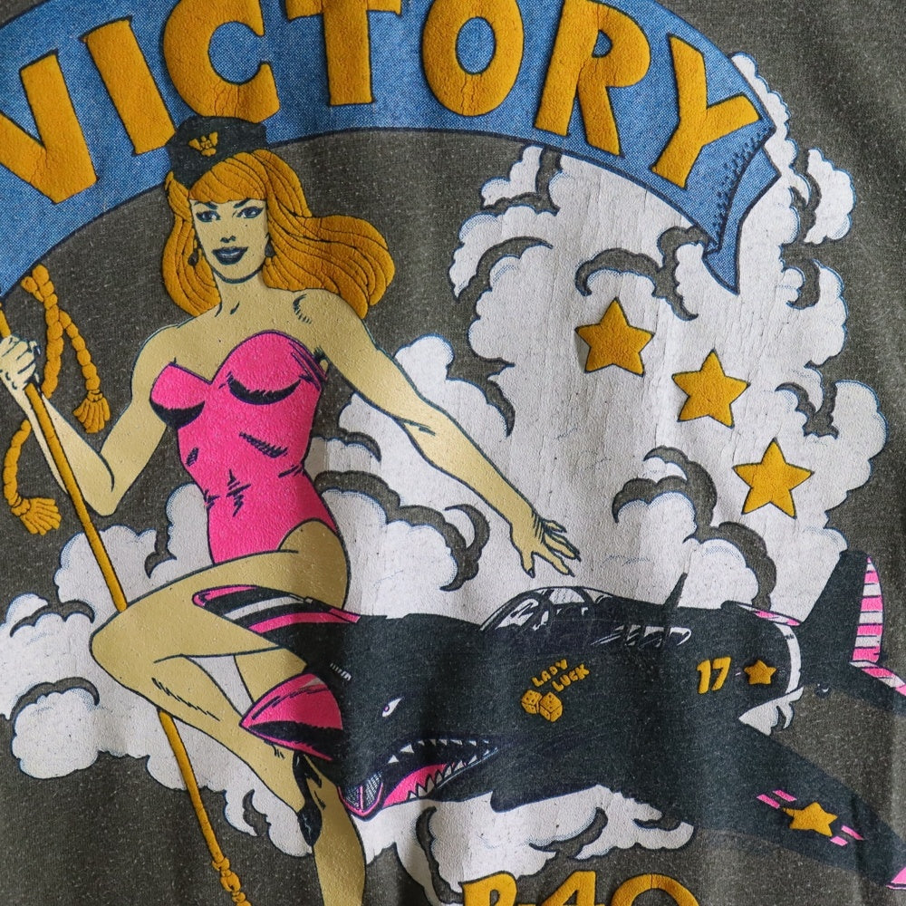 VINTAGE(ヴィンテージ) 90s VICTORY P-40 PIN UP GIRL ピンナップ ガール ヴィクトリー フロント プリント Tシャツ 半袖カットソー カーキ