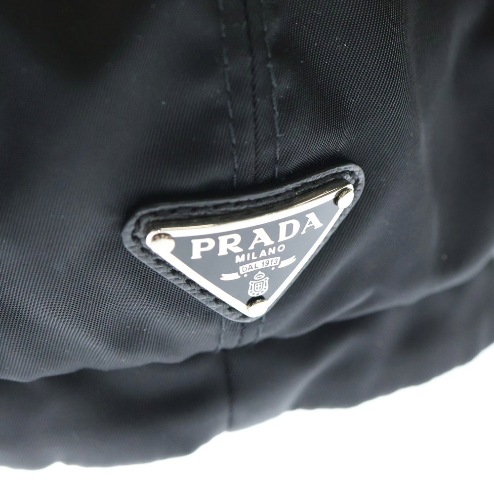 PRADA(プラダ) Re Nylon 三角ロゴプレートレザーキャスケットキャップ 帽子 ブラック 1HC551