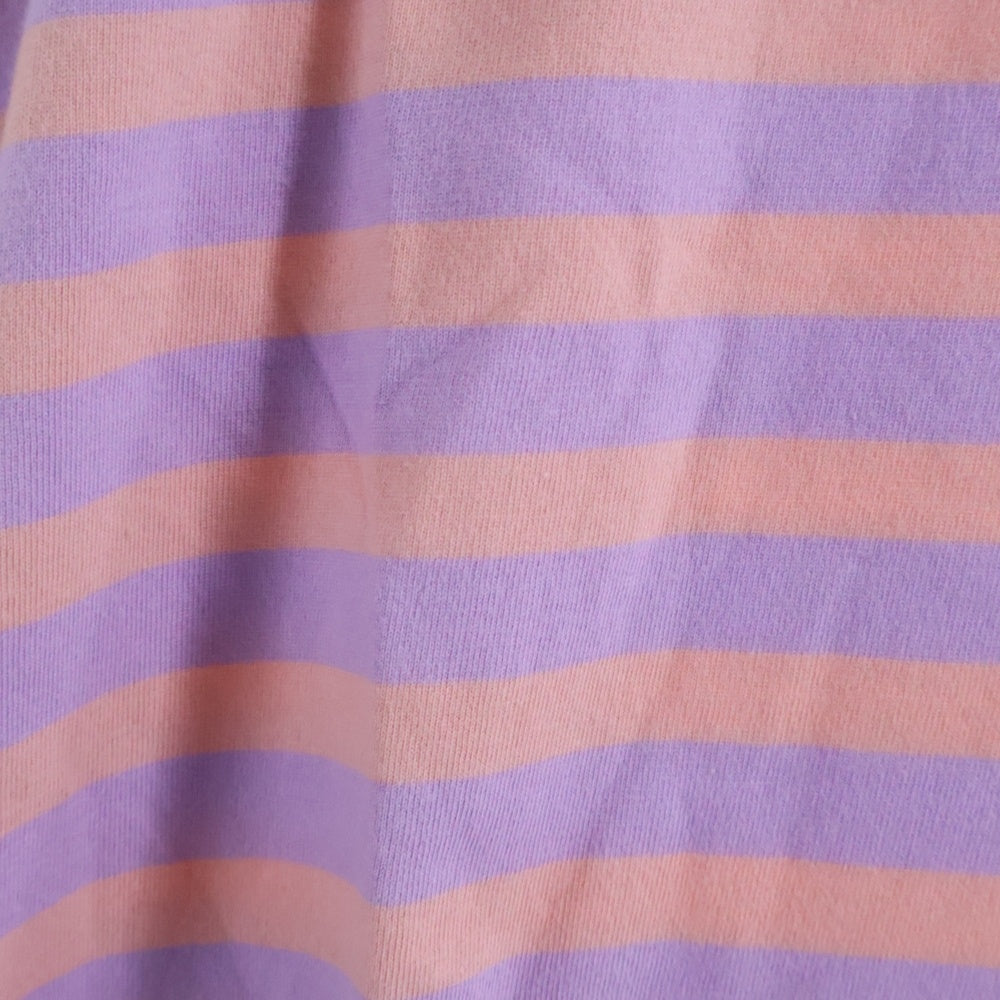 POP TRADING COMPANY(ポップトレーディングカンパニー) Striped Logo T-Shirt - Pink POPSS24_02-011 ストライプ ロゴ半袖Tシャツ ピンク