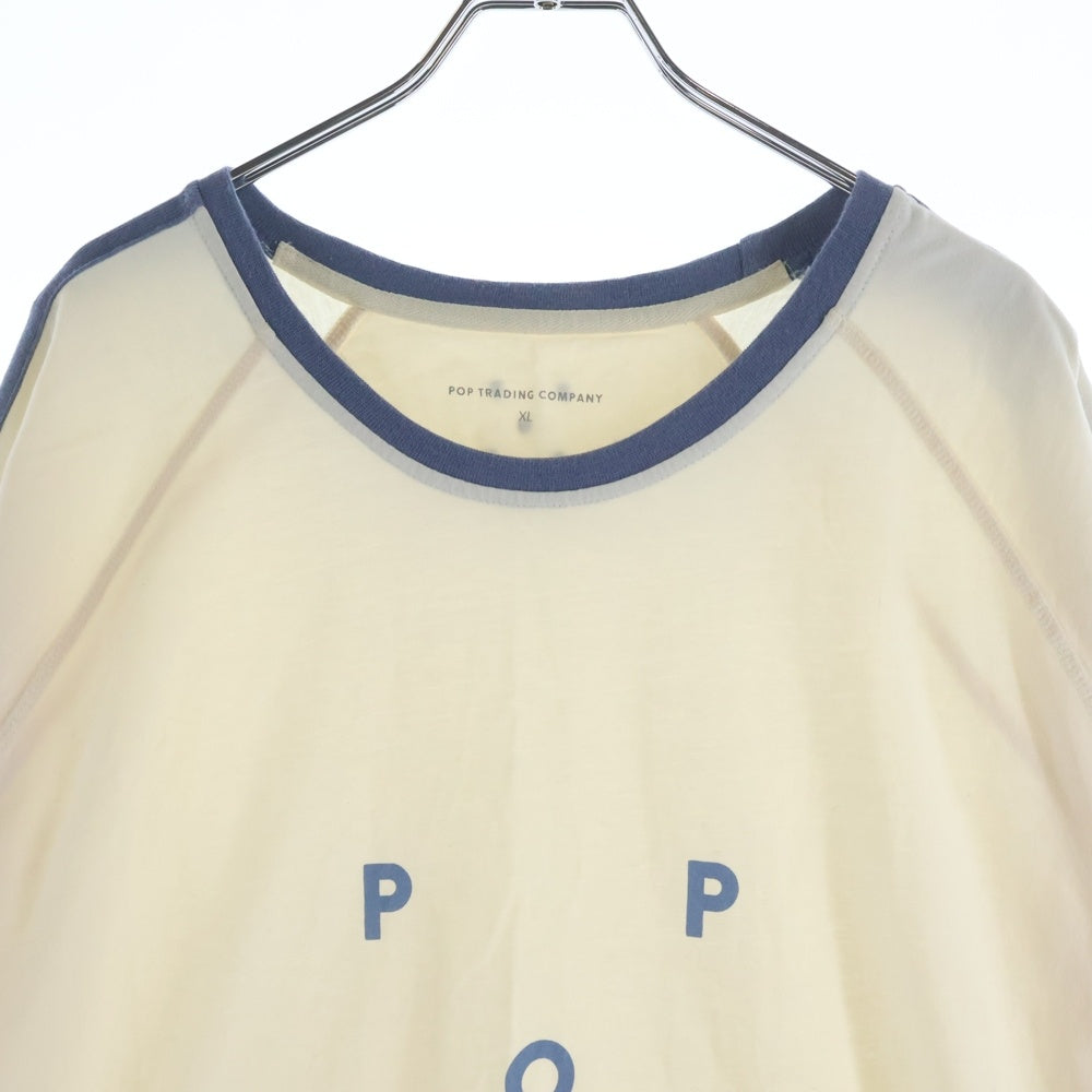 POP TRADING COMPANY(ポップトレーディングカンパニー) KEENAN T-SHIRT ロゴプリント リブカラー 半袖Tシャツ アイボリー/ライトブルー