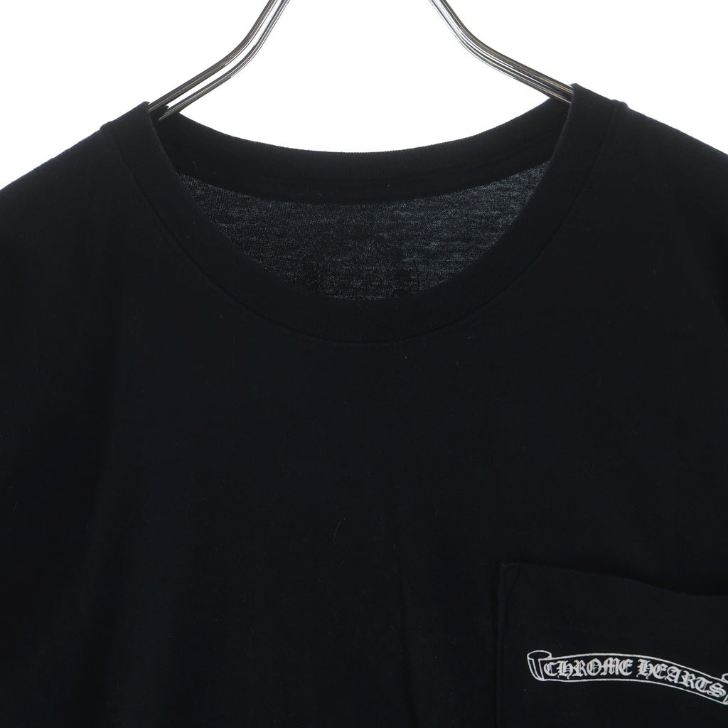 CHROME HEARTS(クロムハーツ) ARCH USA LOGO SCROLL RABEL TEE スクロールラベル アーチロゴ 胸ポケット半袖プリントTシャツ ブラック