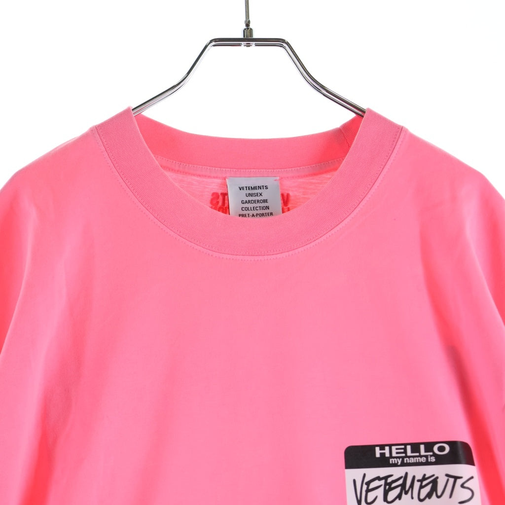 VETEMENTS(ヴェトモン) Hello My Name Is Tee UA65TR110P ハローマイネームイズ プリントTシャツ 半袖 ピンク