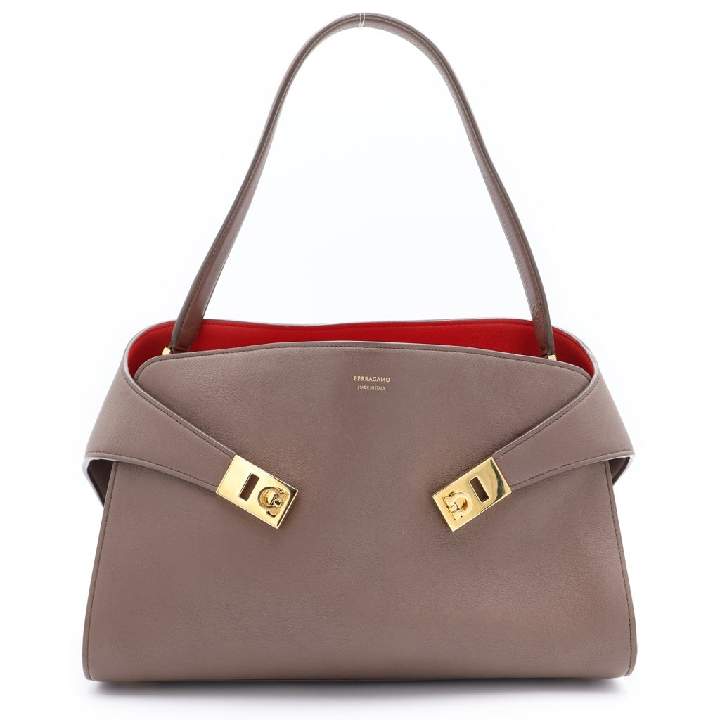 FERRAGAMO(フェラガモ) Hug ソフト バイカラー ワンショルダーバッグ(M) ブラウン/レッド レディース
