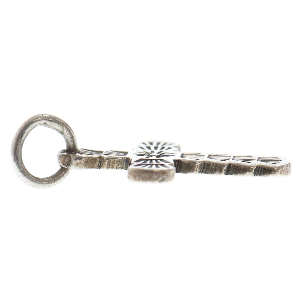 INDIAN JEWELRY(インディアンジュエリー) ナバホ族 D Reeves作 クロスネックレストップ シルバー