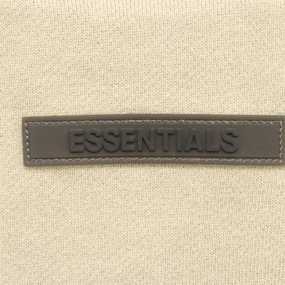 FEAR OF GOD ESSENTIALS(フィアオブゴッド エッセンシャルズ) MOCK NECK SWEATSHIRT リフレクターロゴプリント モックネックスウェットトレーナー カーキ