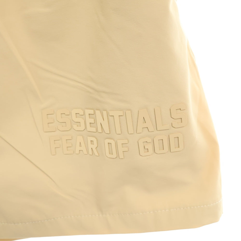 FEAR OF GOD ESSENTIALS(フィアオブゴッド エッセンシャルズ) SHORT PANTS ラバーロゴ ナイロンハーフパンツ ショーツ ベージュ