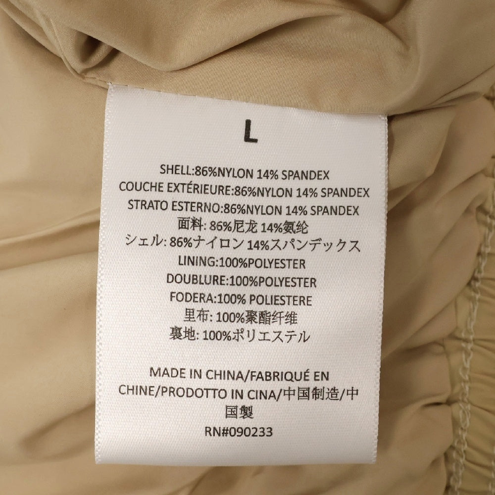 FEAR OF GOD ESSENTIALS(フィアオブゴッド エッセンシャルズ) SHORT PANTS ラバーロゴ ナイロンハーフパンツ ショーツ ベージュ