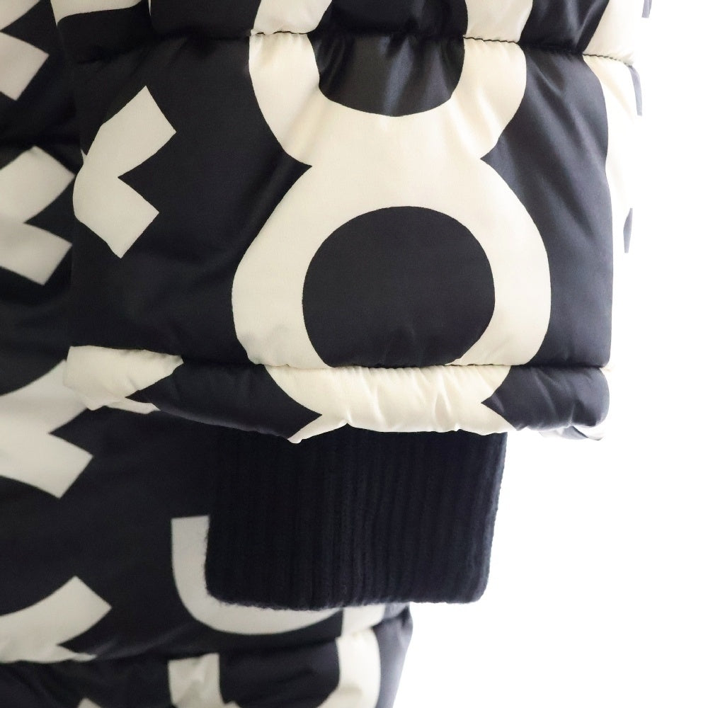 MARC JACOBS(マークジェイコブス) 22AW MONOGRAM OVERSIZED PUFFER モノグラム オーバーサイズ パッファージャケット ブラック/ホワイト V231M16FA22