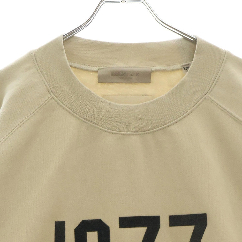 FEAR OF GOD ESSENTIALS(フィアオブゴッド エッセンシャルズ) SWEATSHRT 1977 フェルトロゴ クルーネックスウェットトレーナー ベージュ