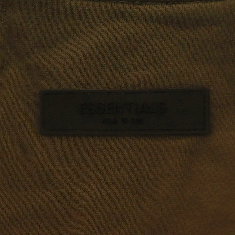 FEAR OF GOD ESSENTIALS(フィアオブゴッド エッセンシャルズ) SWEATSHRT フロントラバーロゴ クルーネックスウェットトレーナー ブラウン