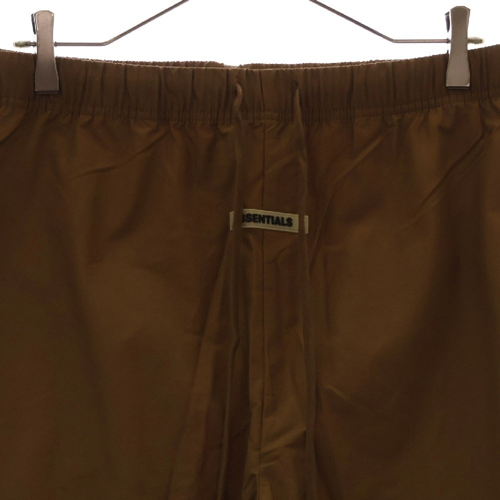 FEAR OF GOD ESSENTIALS(フィアオブゴッド エッセンシャルズ) NYLON PANTS リフレクターロゴ ナイロンパンツ ブラウン