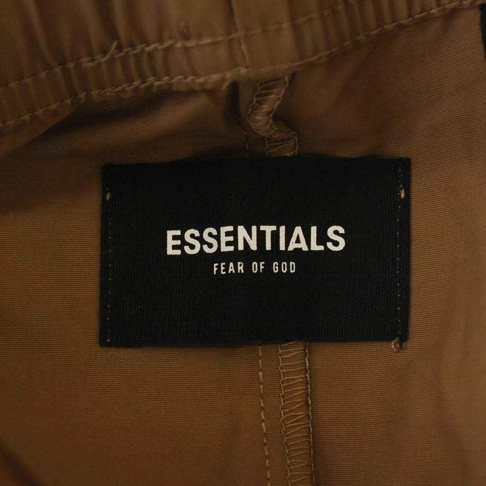 FEAR OF GOD ESSENTIALS(フィアオブゴッド エッセンシャルズ) NYLON PANTS リフレクターロゴ ナイロンパンツ ブラウン