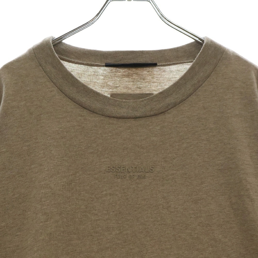 FEAR OF GOD ESSENTIALS(フィアオブゴッド エッセンシャルズ) S/S T-SHIRT フロントロゴ 半袖Tシャツ ベージュ