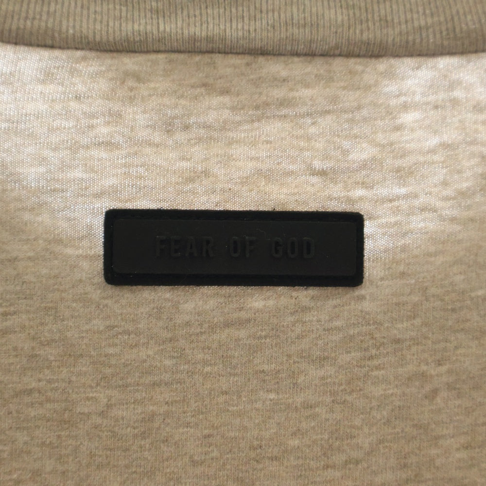 FEAR OF GOD ESSENTIALS(フィアオブゴッド エッセンシャルズ) S/S T-SHIRT フロントロゴ 半袖Tシャツ ベージュ