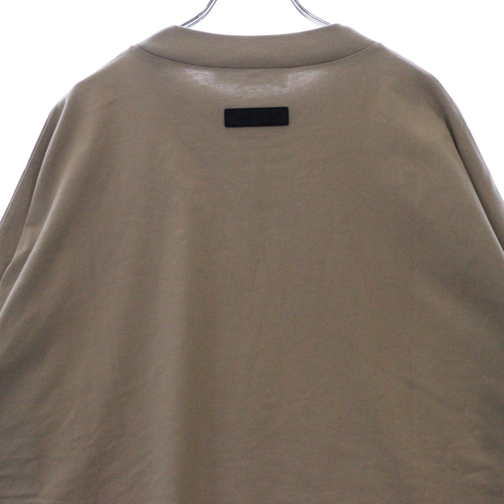 FEAR OF GOD ESSENTIALS(フィアオブゴッド エッセンシャルズ) L/S T-SHIRT フロントロゴ 長袖Tシャツ ロンT ベージュ