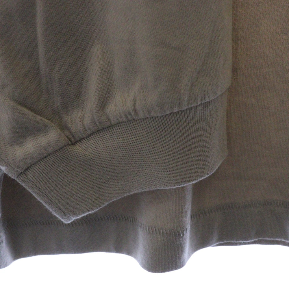 FEAR OF GOD ESSENTIALS(フィアオブゴッド エッセンシャルズ) L/S T-SHIRT フロントロゴ 長袖Tシャツ ロンT ベージュ