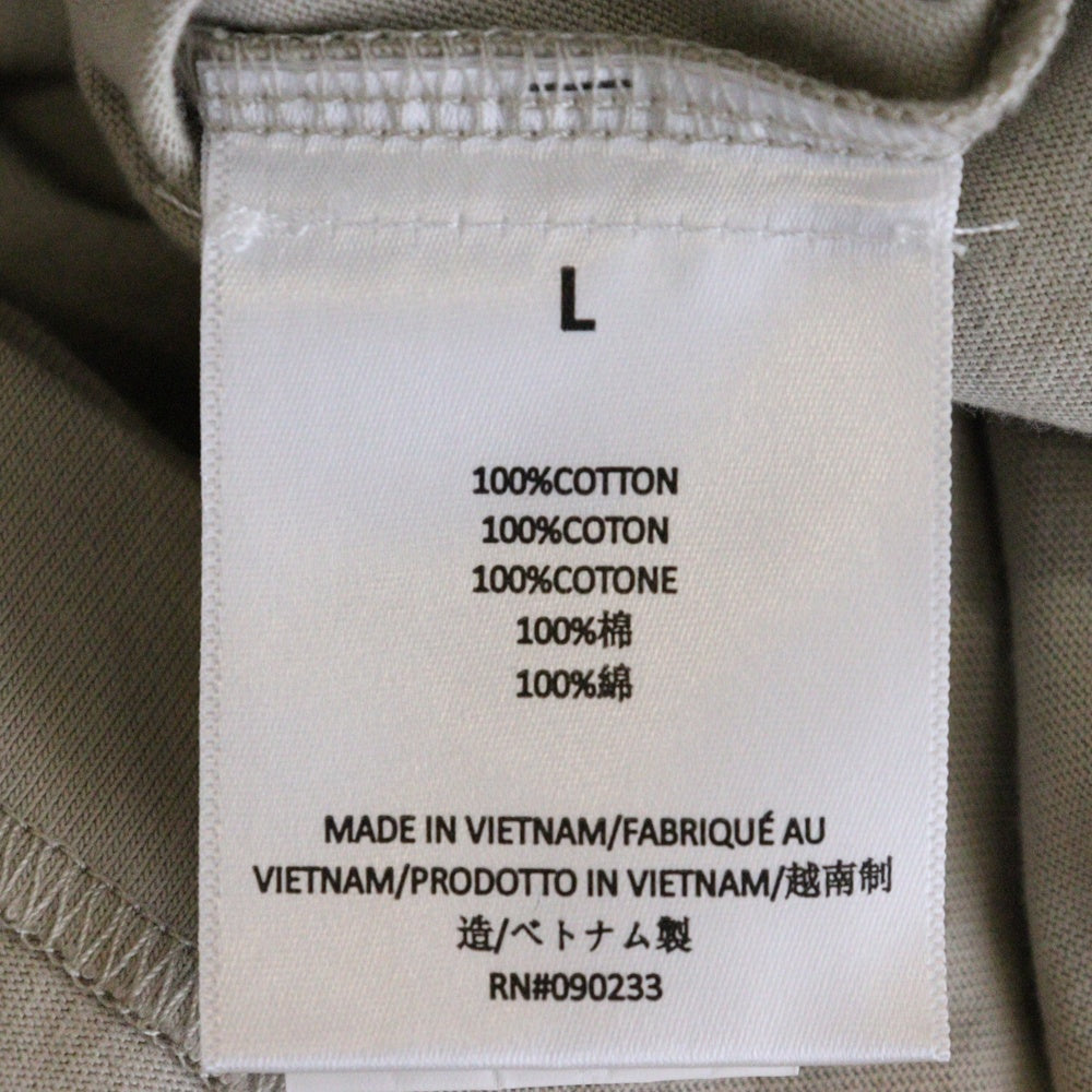 FEAR OF GOD ESSENTIALS(フィアオブゴッド エッセンシャルズ) L/S T-SHIRT フロントロゴ 長袖Tシャツ ロンT ベージュ