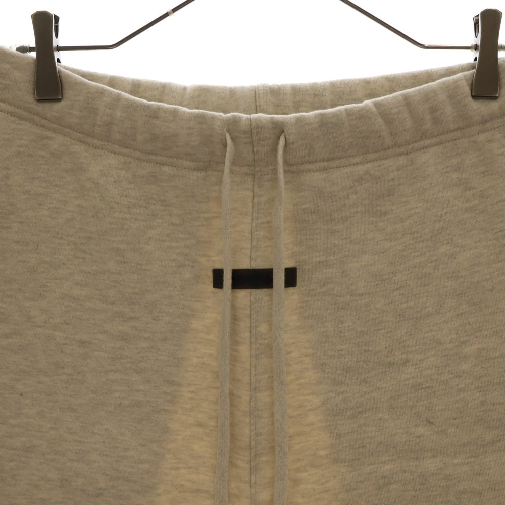FEAR OF GOD ESSENTIALS(フィアオブゴッド エッセンシャルズ) SHORT PANTS リフレクターロゴ スウェットハーフパンツ ショーツ グレー