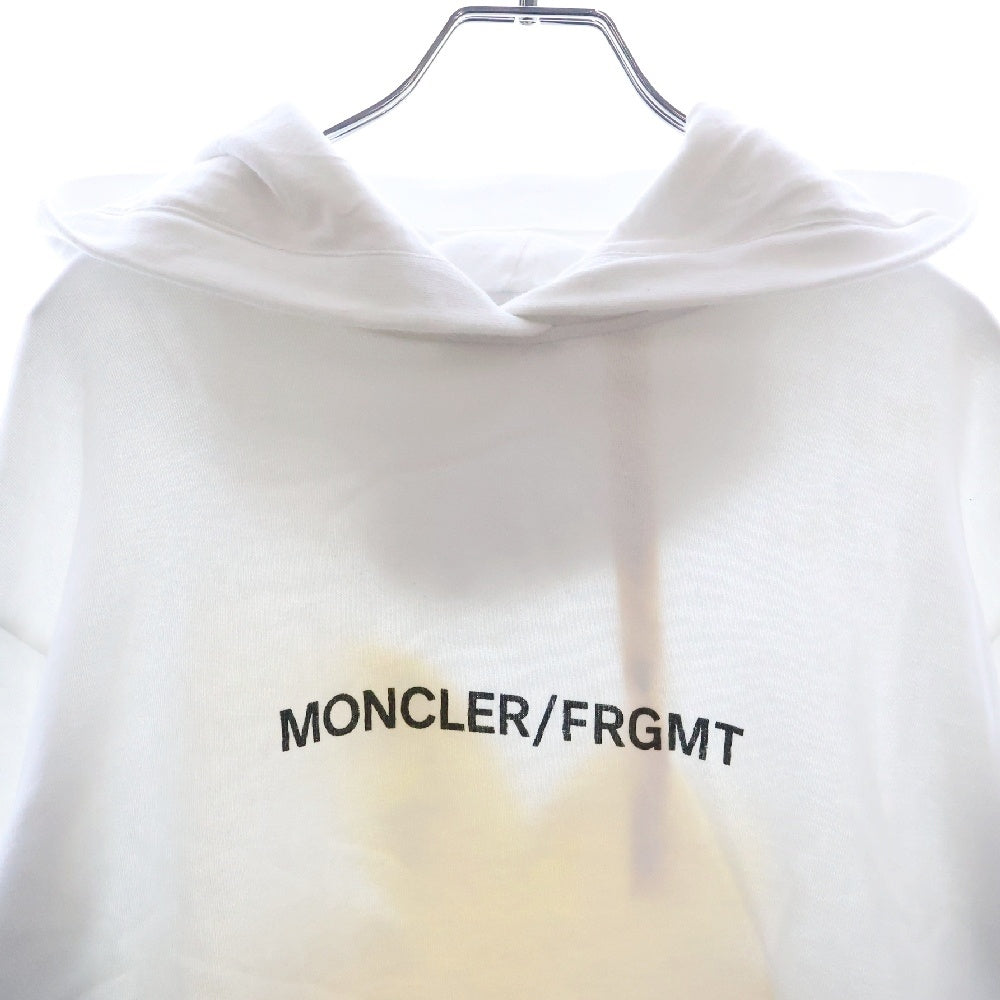MONCLER GENIUS(モンクレール ジーニアス) ×FRGMT BY HIROSHI FUJIWARA フラグメント ロゴプリントプルオーバーパーカー I209U8G00003 ホワイト/イエロー