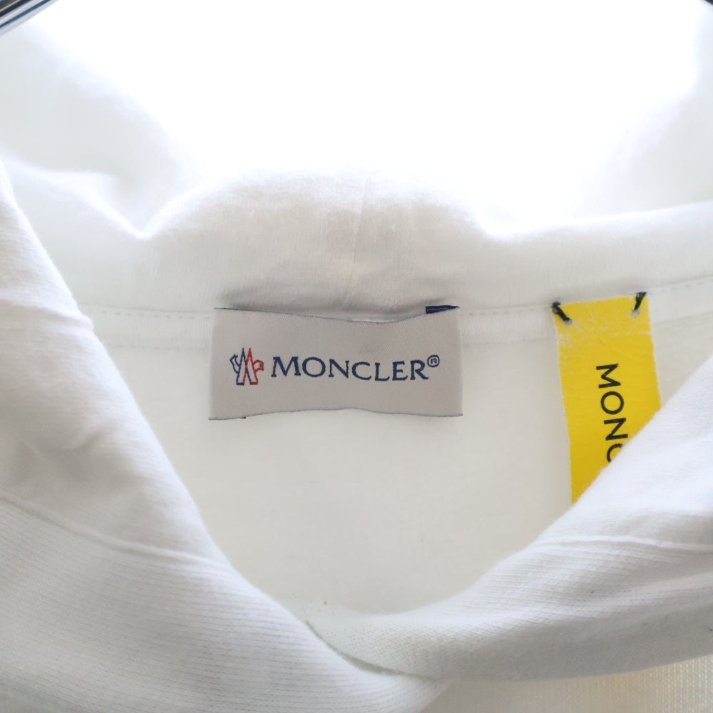 MONCLER GENIUS(モンクレール ジーニアス) ×FRGMT BY HIROSHI FUJIWARA フラグメント ロゴプリントプルオーバーパーカー I209U8G00003 ホワイト/イエロー