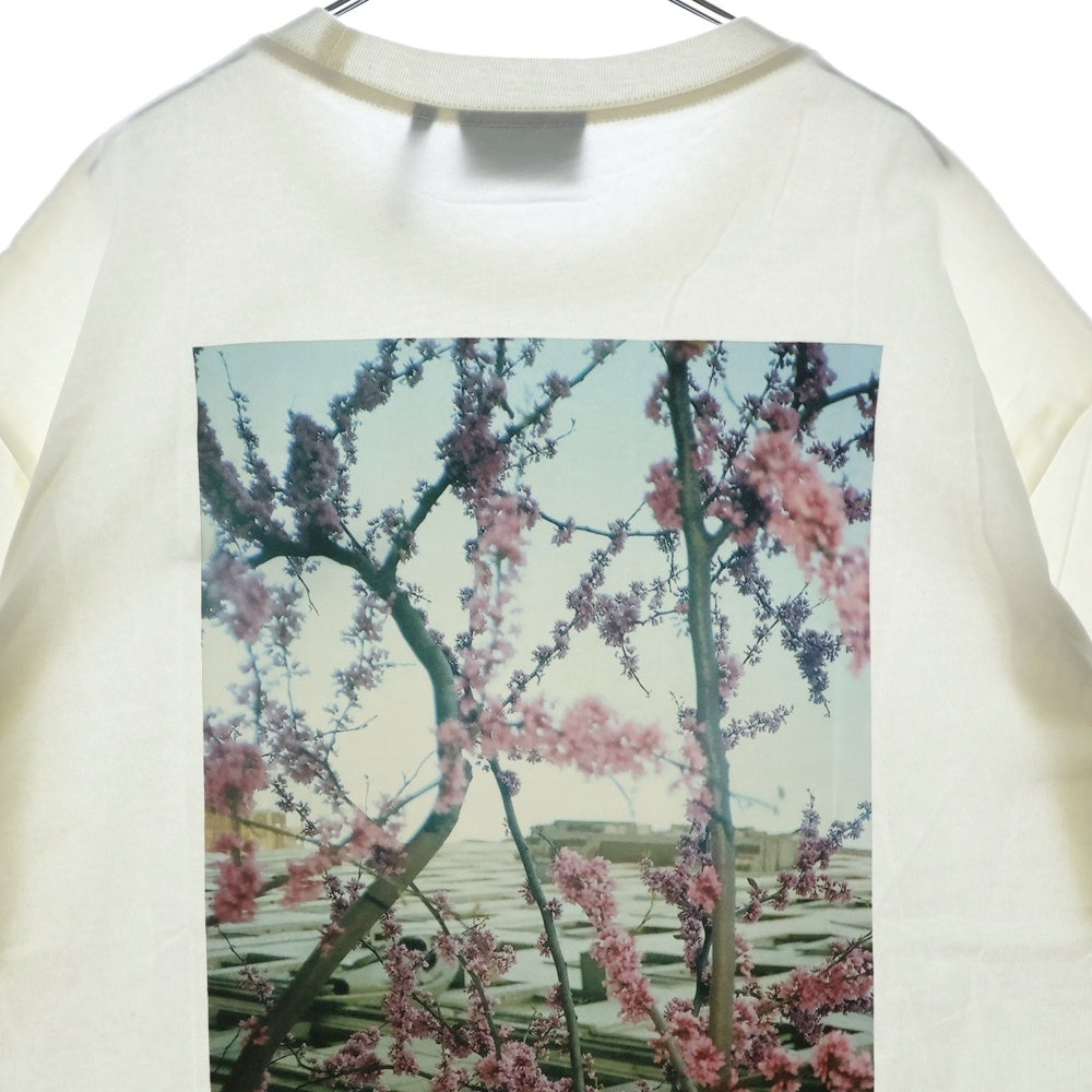 FEAR OF GOD ESSENTIALS(フィアオブゴッド エッセンシャルズ) S/S T-SHIRT FLOWER バックフラワーフォトプリント 半袖Tシャツ ホワイト