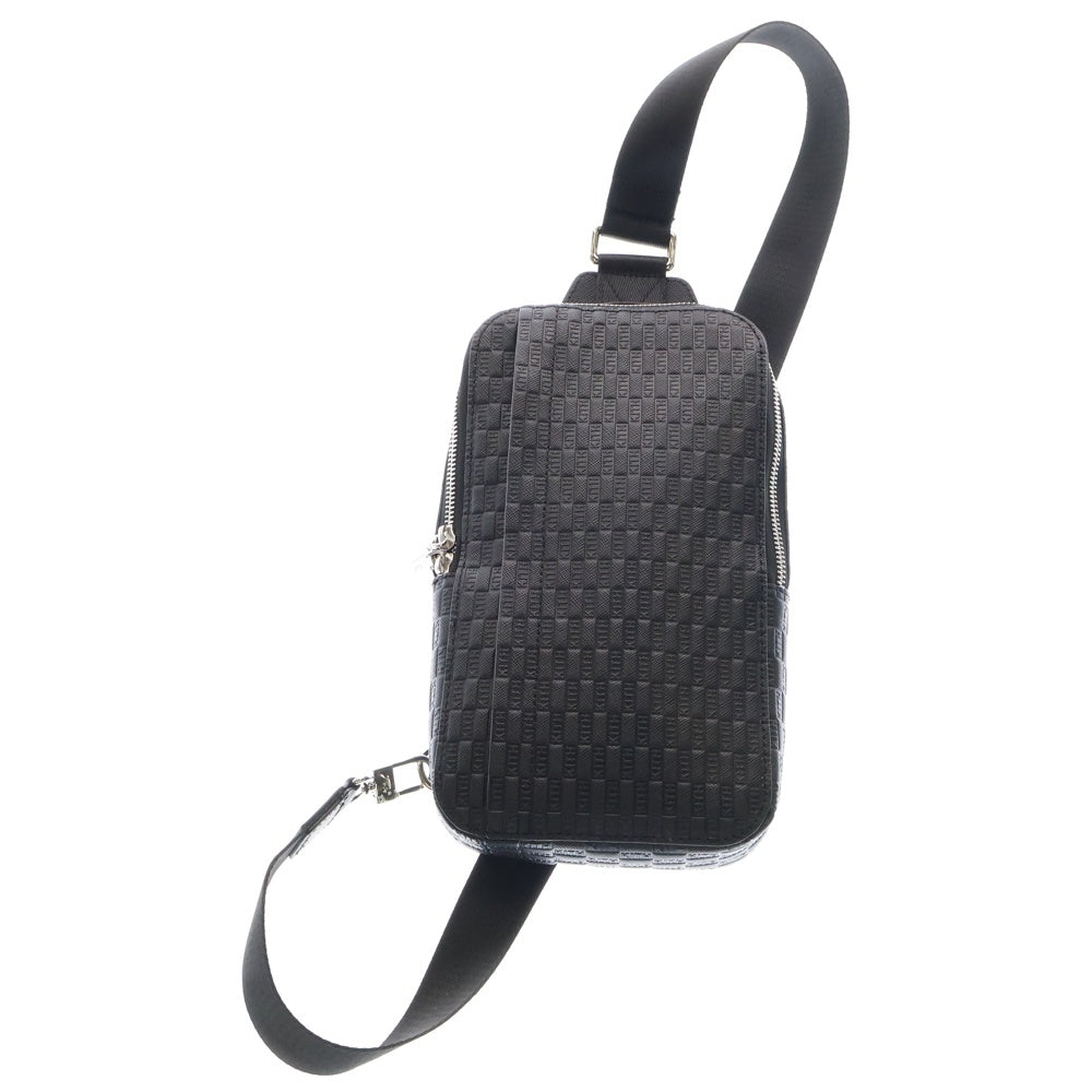 KITH(キス) Monogram Leather Stagg Crossbody モノグラム レザースタッグ クロスボディ ショルダーバッグ ブラック KHM040127