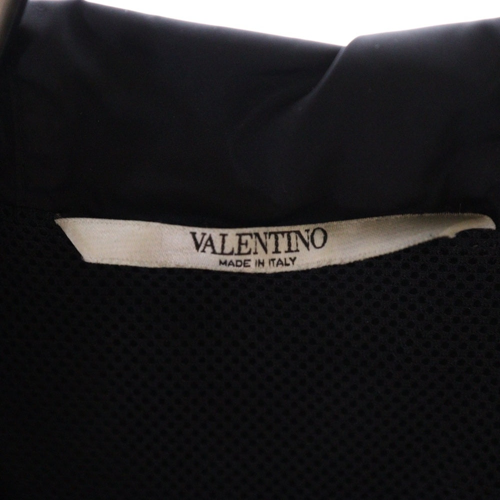 VALENTINO(ヴァレンチノ) VLTN LOGO バックプリント ジップアップナイロンジャケット ブラック TV3CI3555W6