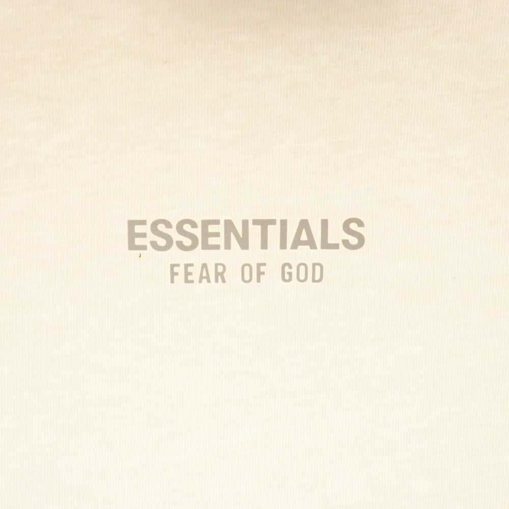 FEAR OF GOD ESSENTIALS(フィアオブゴッド エッセンシャルズ) S/S T-SHIRT フロントラバーロゴ 半袖Tシャツ アイボリー