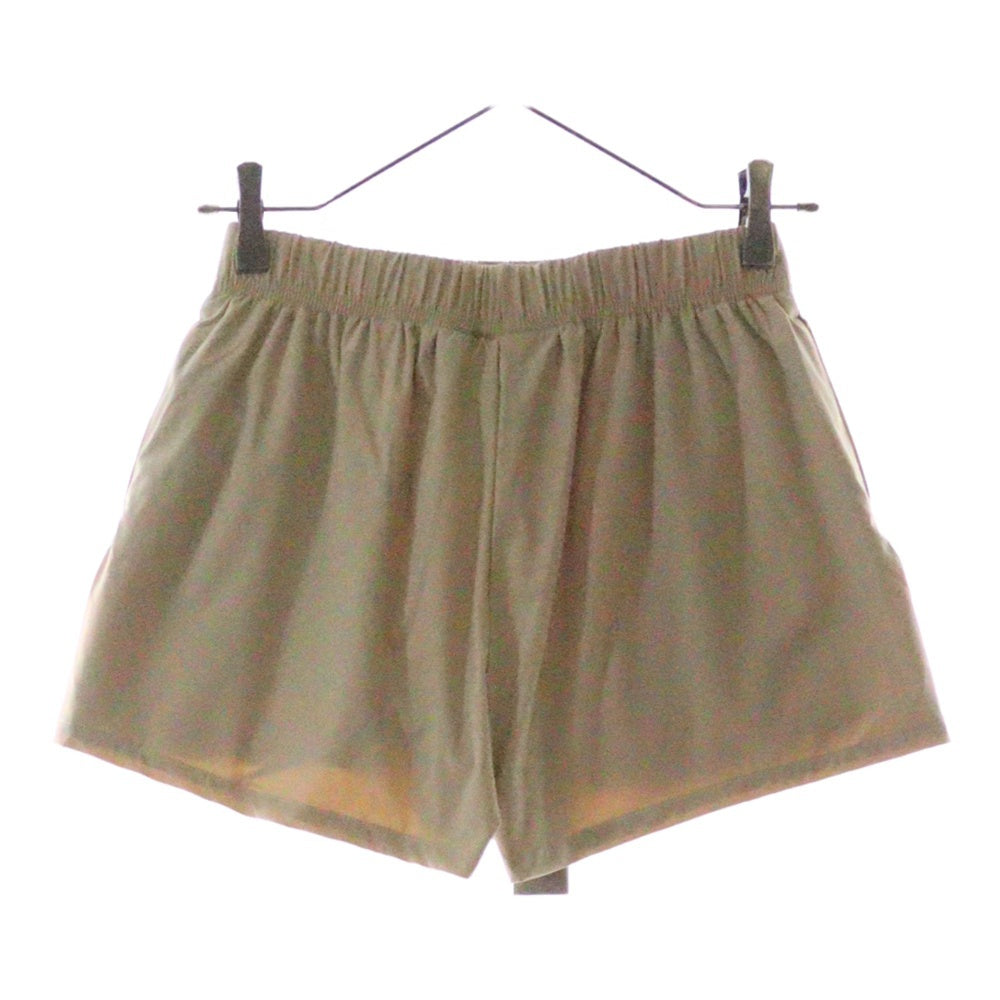 FEAR OF GOD ESSENTIALS(フィアオブゴッド エッセンシャルズ) NYLON SHORT PANTS ラバーロゴ ナイロンハーフパンツ ショーツ ベージュ