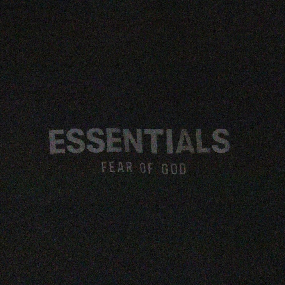 FEAR OF GOD ESSENTIALS(フィアオブゴッド エッセンシャルズ) L/S T-SHIRT リフレクターロゴ 長袖Tシャツ ロンT ブラック