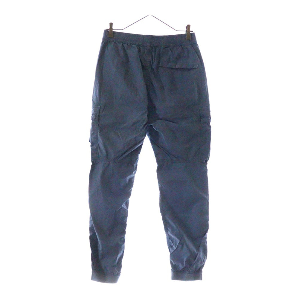 STONE ISLAND(ストーンアイランド) RE-T Garmentdyed Stretch Pants ロゴワッペンカーゴパンツ ブルー 761531303
