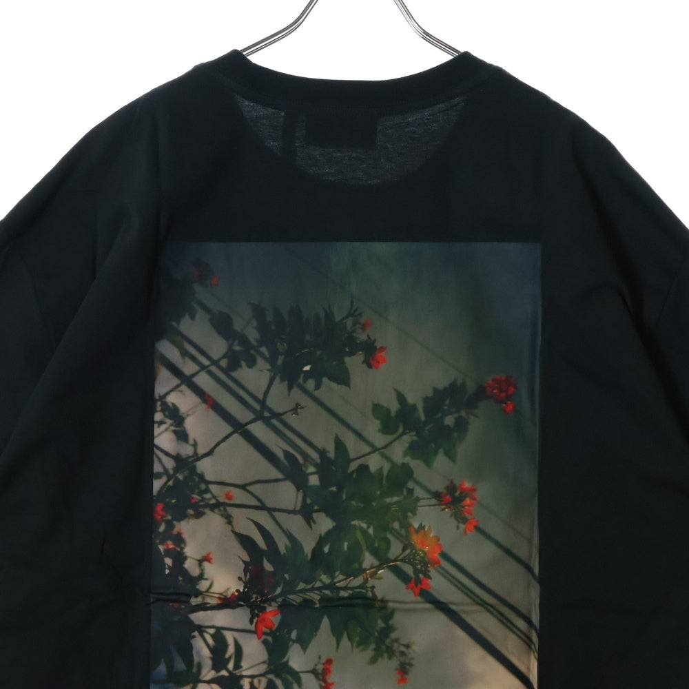 FEAR OF GOD ESSENTIALS(フィアオブゴッド エッセンシャルズ) S/S T-SHIRT FLOWER バックフラワーフォトプリント 半袖Tシャツ ブラック