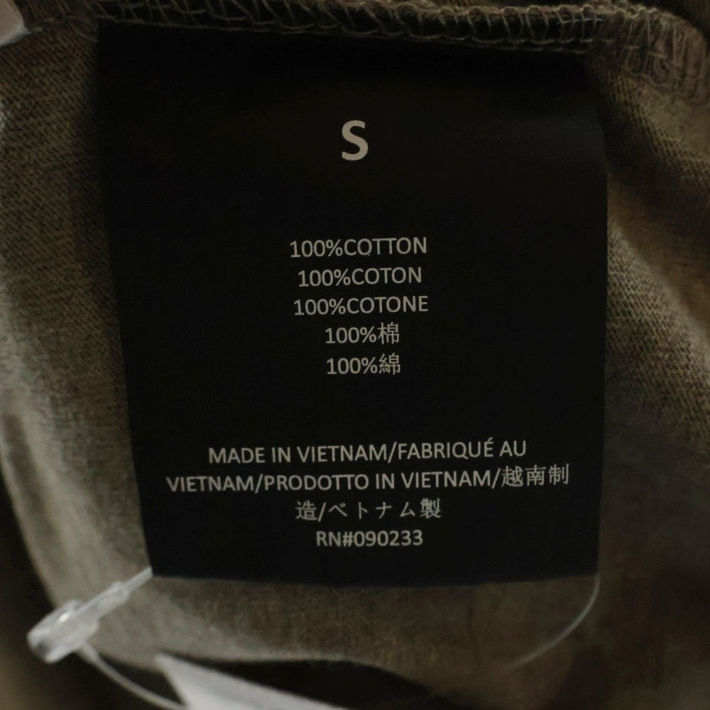 FEAR OF GOD ESSENTIALS(フィアオブゴッド エッセンシャルズ) L/S T-SHIRT ラバーロゴ 長袖Tシャツ ロンT グレー
