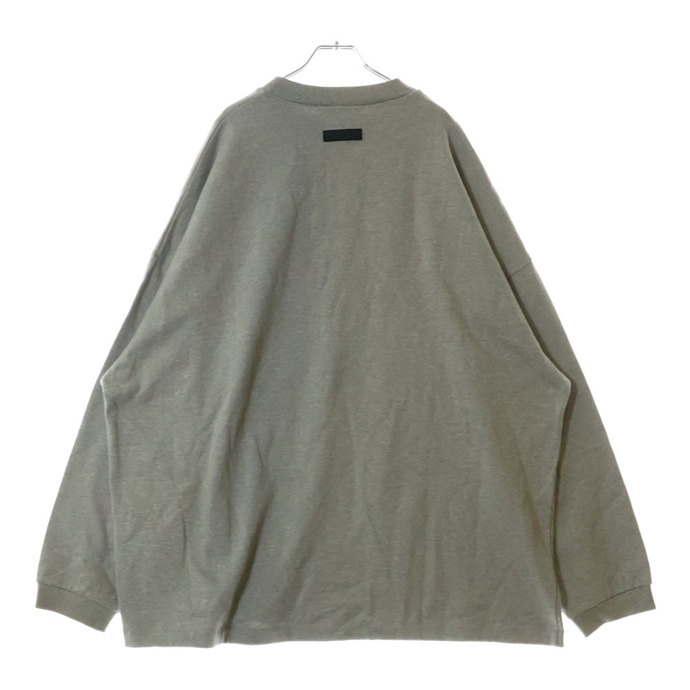 FEAR OF GOD ESSENTIALS(フィアオブゴッド エッセンシャルズ) SWEATSHIRT リラックスロゴ クルーネックスウェットトレーナー グレー/グリーン